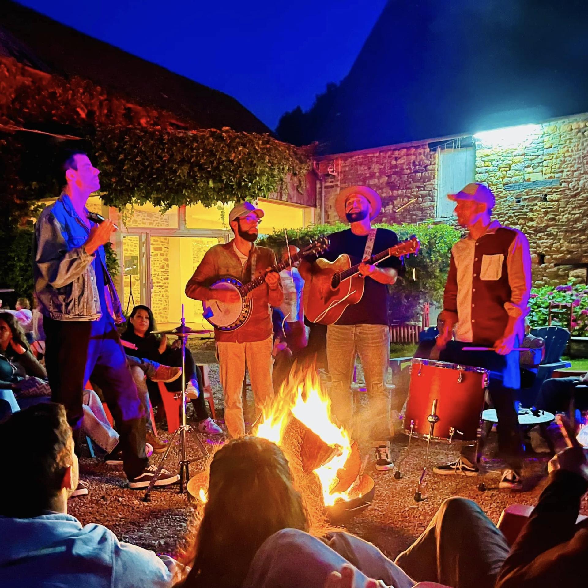 Apero feu de camp ferme des epis